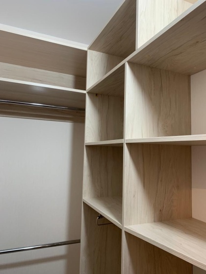 Угловая гардеробная с открытыми секциями МАГ МЕБЕЛЬ