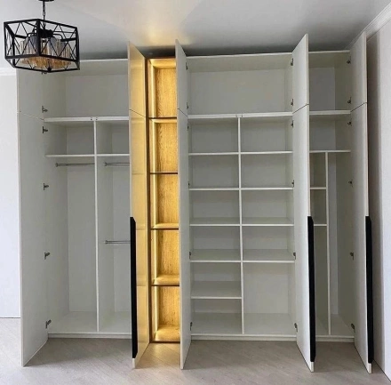 Распашной шкаф с центральной нишей и подсветкой МАГ МЕБЕЛЬ