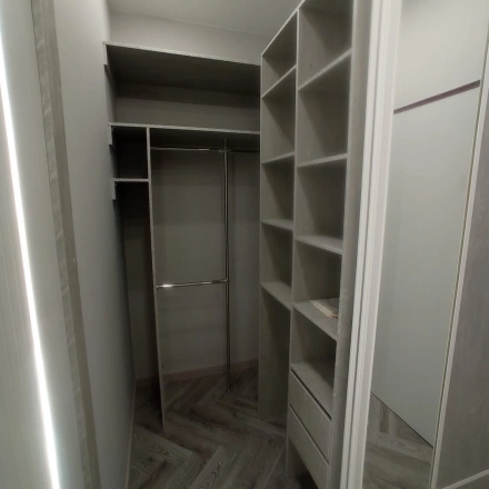 Угловая гардеробная с открытыми секциями МАГ МЕБЕЛЬ