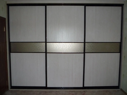 Шкаф-купе с комбинированными фасадами и внутренними ящиками МАГ МЕБЕЛЬ